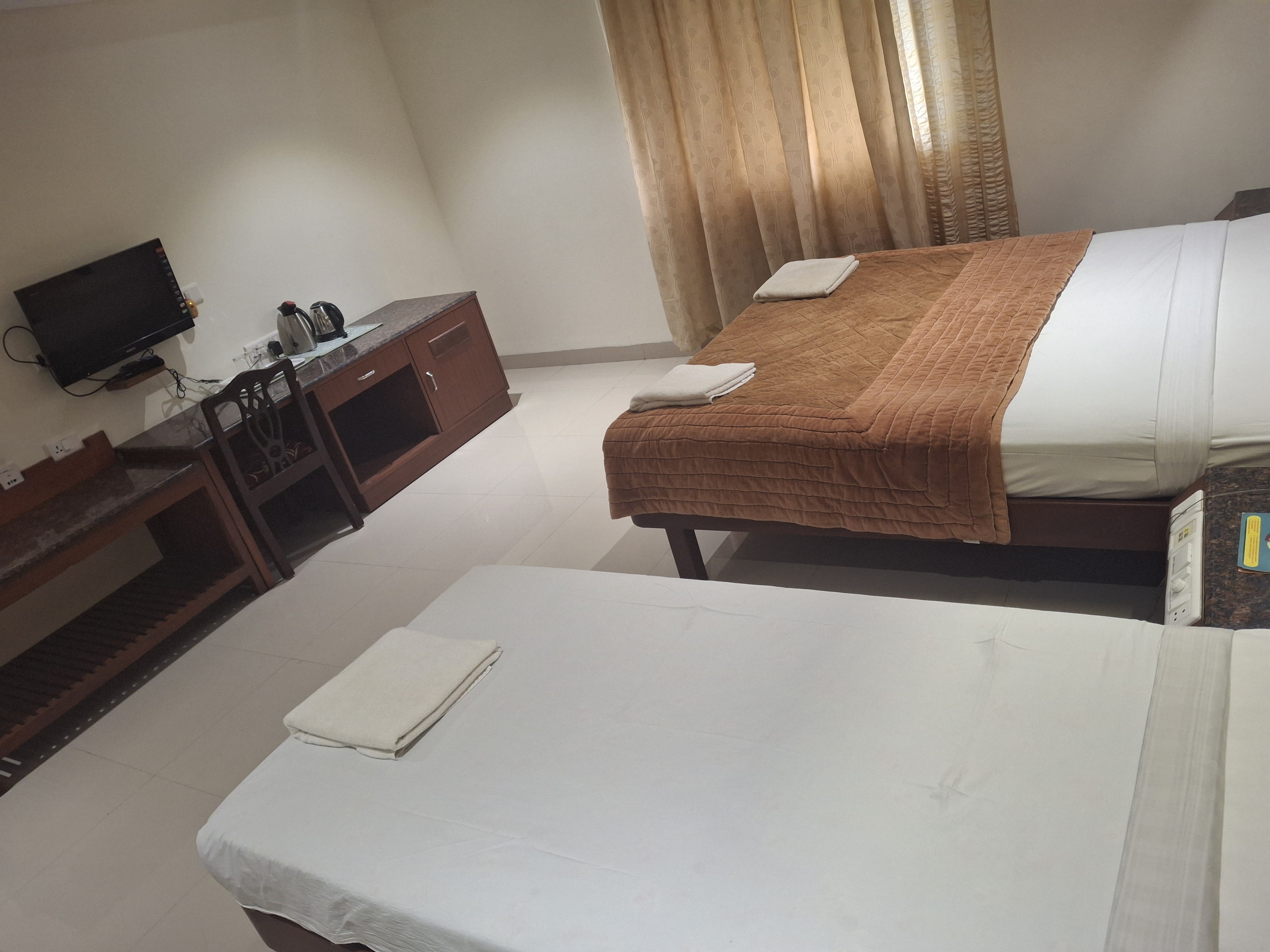 Dhanunjaya's Luxury Hotel- Hosur - Tap to explore photos