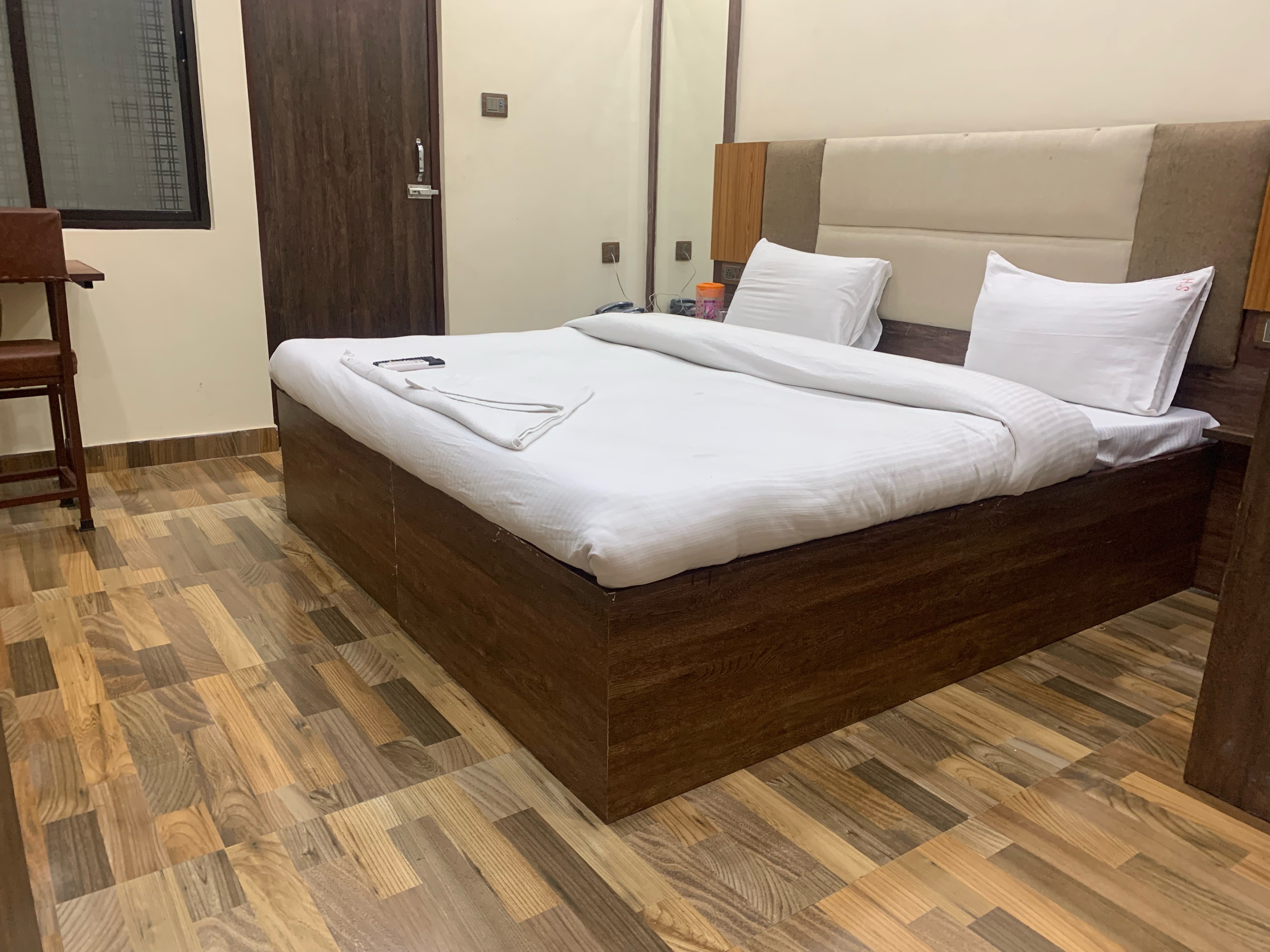 Hotel sindhu - Tap to explore photos