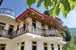 Himalayan Nest - Stay & Kitchen