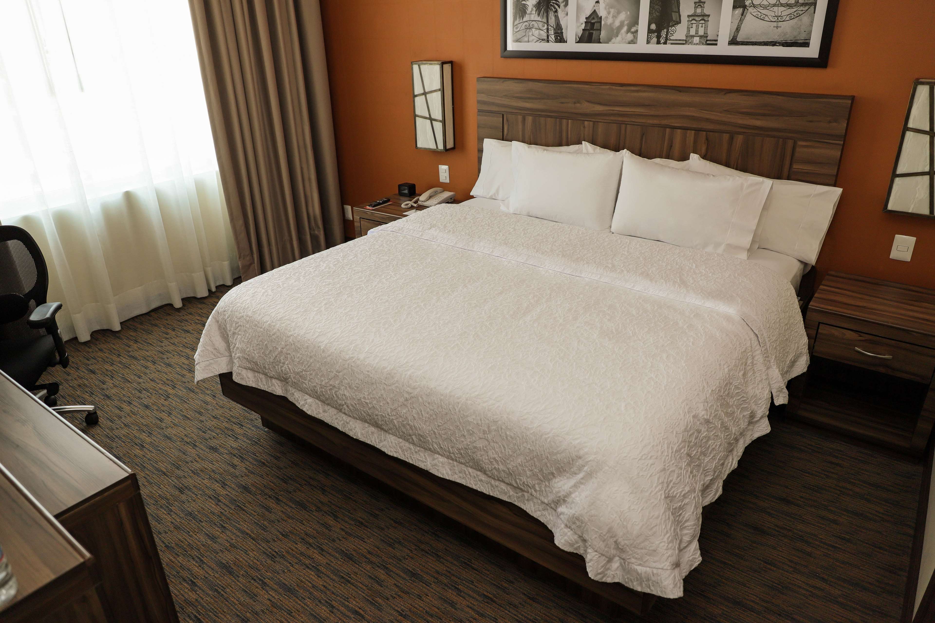Hampton Inn by Hilton Irapuato - Tap to explore photos