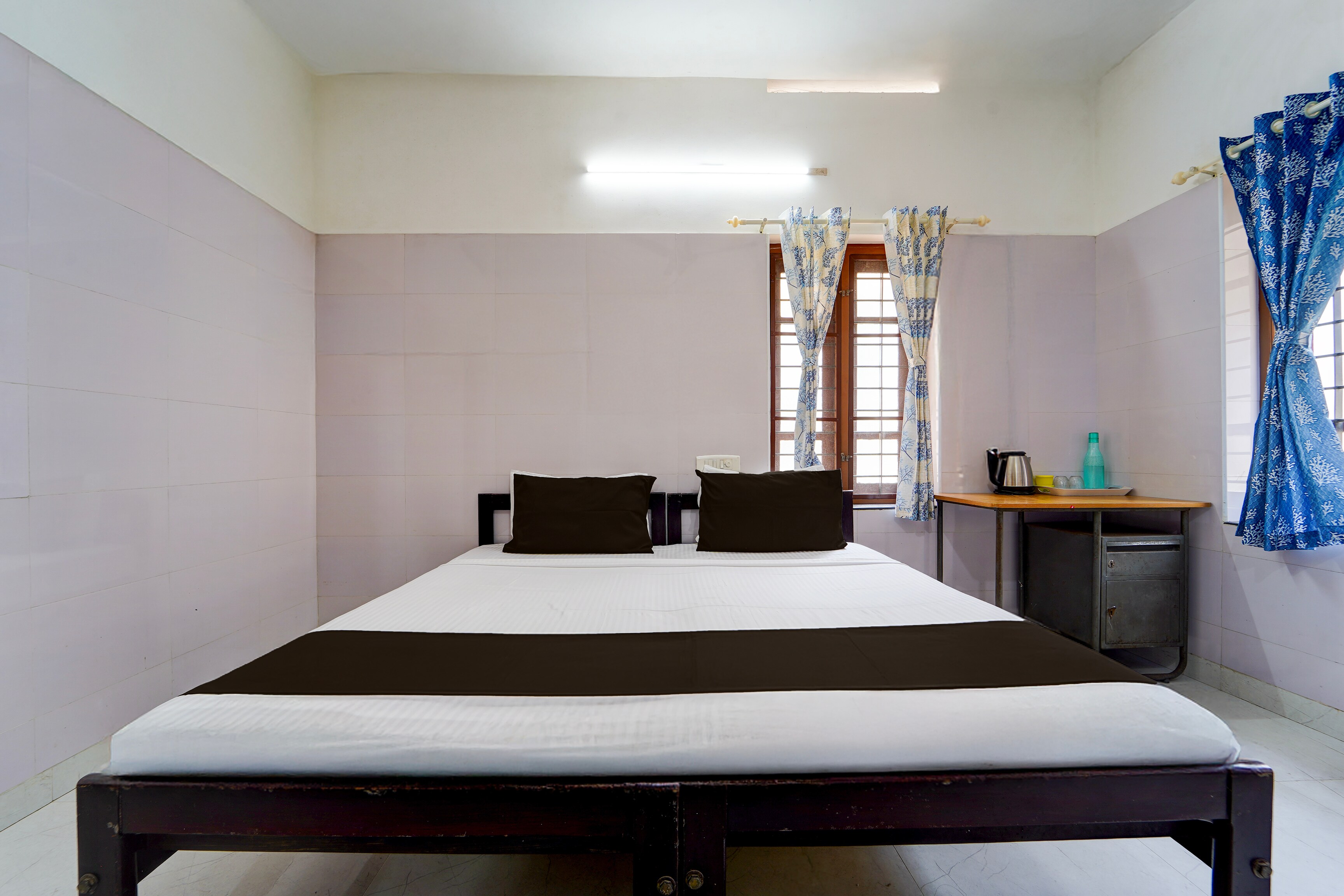 Hotel O LM Rooms - Tap to explore photos