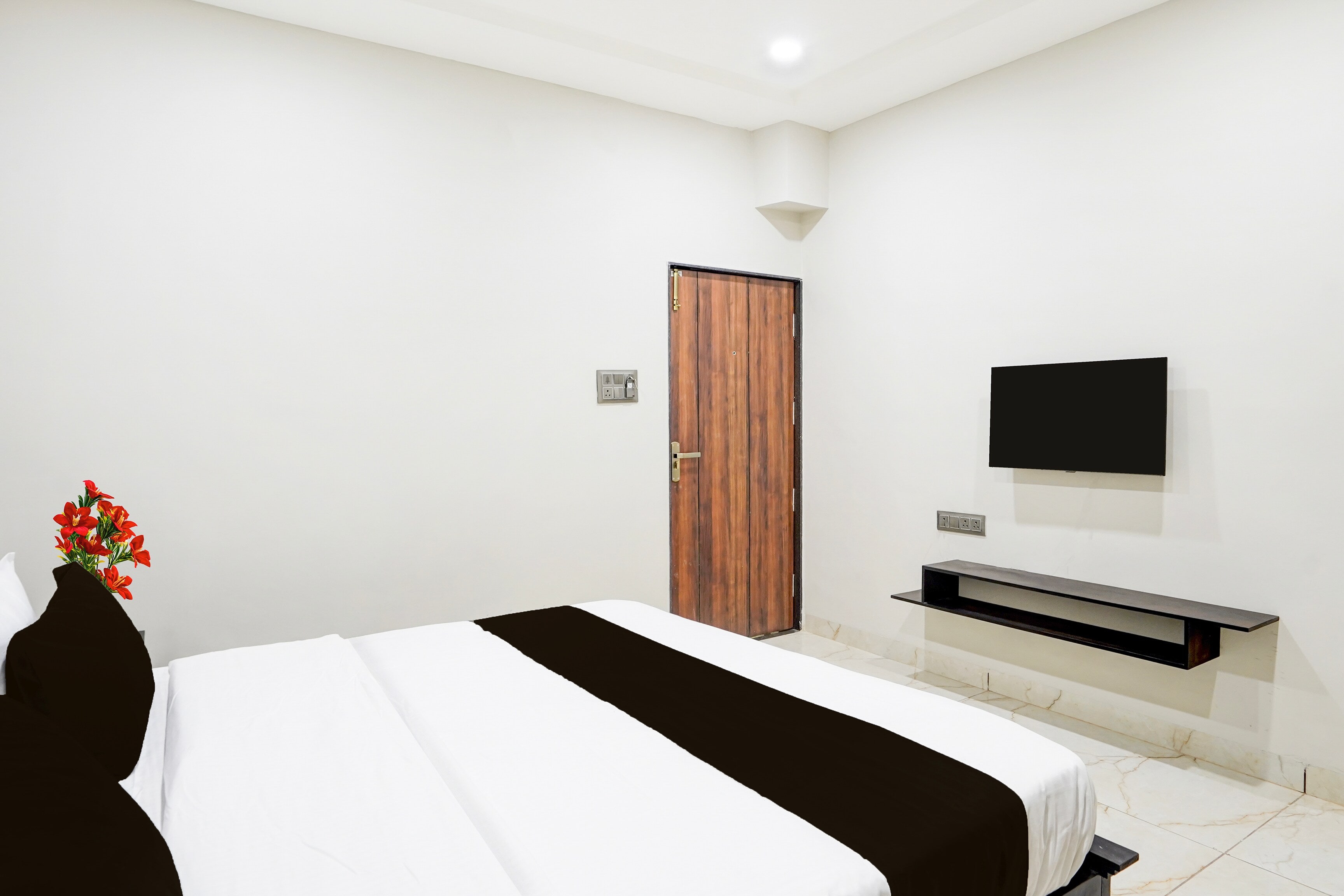 Super Townhouse Rajendra Nagar Main Road - Tap to explore photos