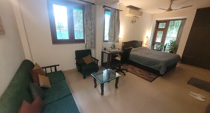 Ivy's Home-Stay Room Type - KINGS