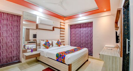 FabHotel The Lily - Nr. Bisarjan Ghat Room Type - Deluxe Room
