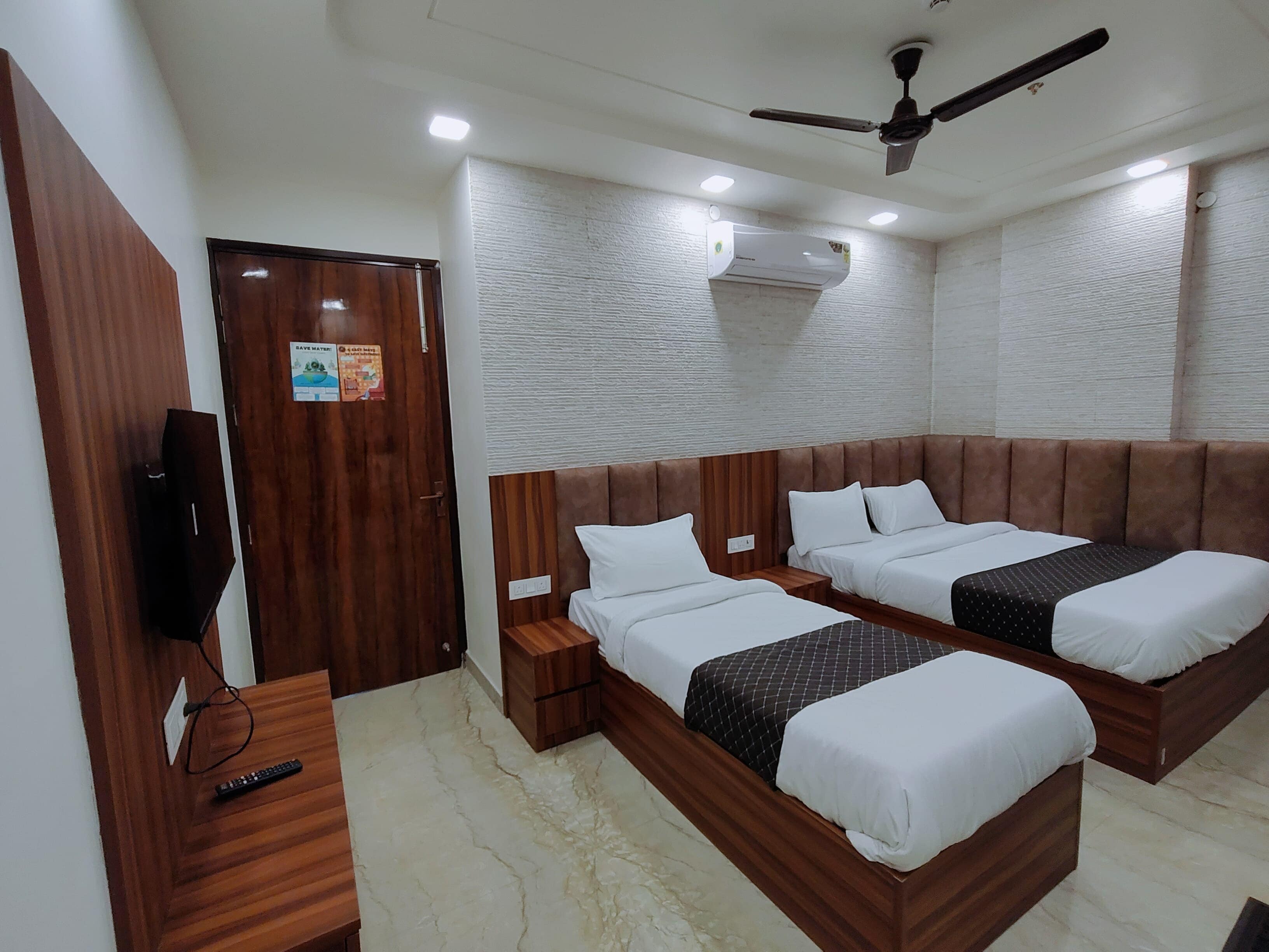 HOTEL 24 STAR INN- NEAR FORTIS SHALIMAR BAGH - Tap to explore photos