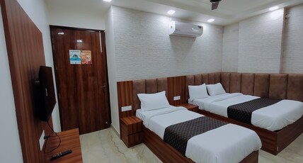 HOTEL 24 STAR INN- NEAR FORTIS SHALIMAR BAGH Room Type - Triple Occupancy