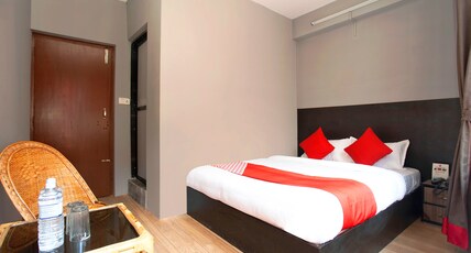 OYO 587 Hotel Tradition Inn Room Type - Deluxe