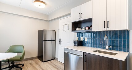 Staybridge Suites LONDON, an IHG hotel Room Type - 1 King Studio Suite Full Kitchen