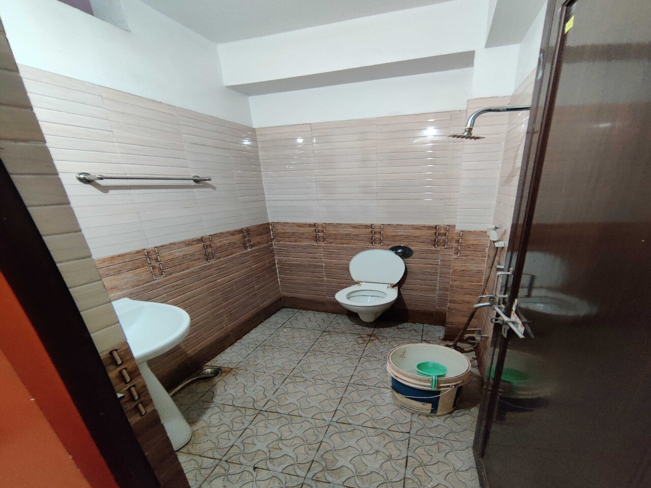 Adhunik Lodge - Budget Friendly - Tap to explore photos