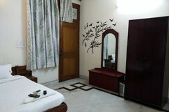 Hotel Green - 0.4km from Railway Station