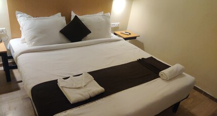 Vishnu Paradise Room Type - Deluxe Double Ac Room