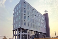 HOTEL THE GRAND EMERALD