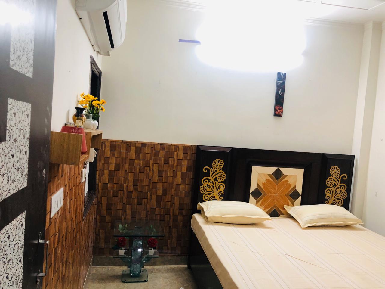 Oneness Stay 201,Ten mins from CP, Bus Stand, Rail - Tap to explore photos