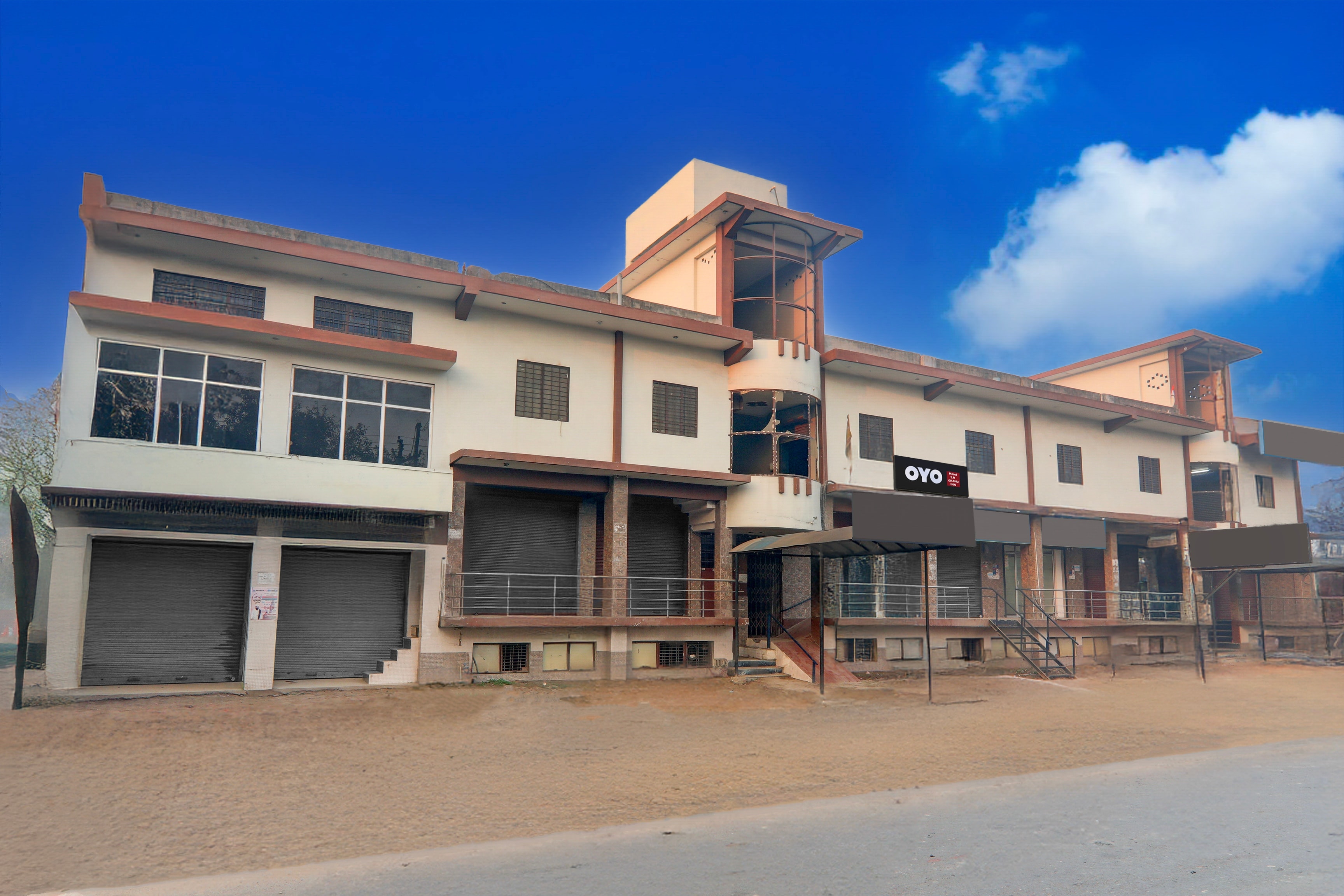 Hotel O by OYO S.R GRAND INN - Tap to explore photos