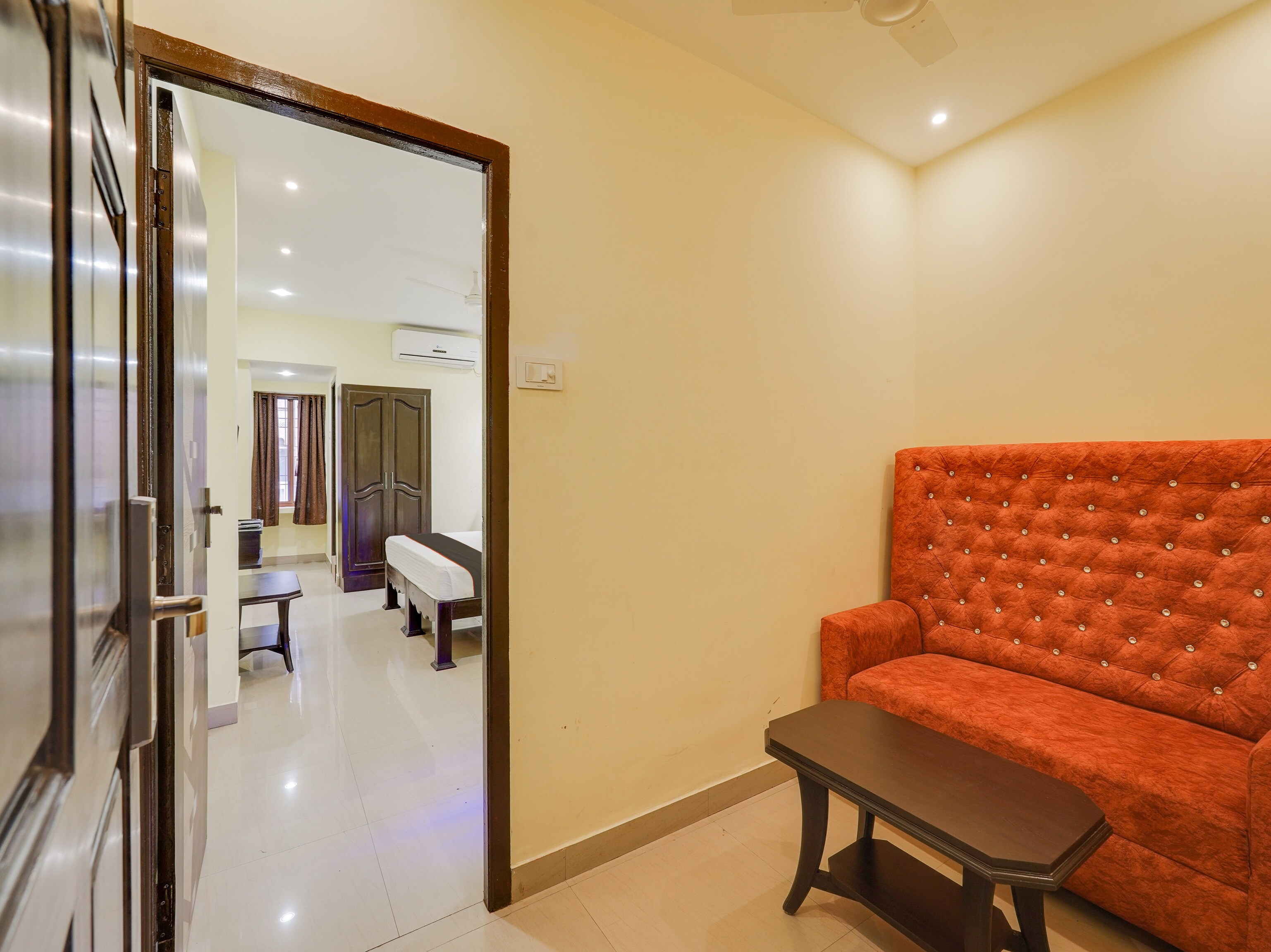 Collection O Al Noor Residency - Tap to explore photos