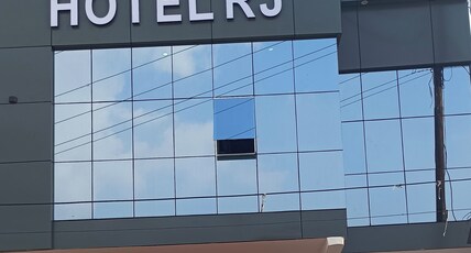 HOTEL R J Room Type - Deluxe Room with Hill View - AC HOTEL R J Room Type - Deluxe Room with Hill View - AC