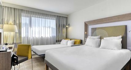 Novotel Paris Nord Expo Aulnay Hotel Room Type - Superior Room with double bed and single sofa bed