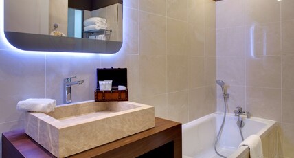 Grand Hotel Des Sablettes Plage, Curio Collection By Hilton Room Type - KING SEA VIEW JUNIOR SUITE