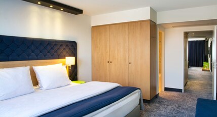 Holiday Inn STUTTGART Room Type - 1 Bedroom Suite 1 King Living Dining Kitchen Area Holiday Inn STUTTGART Room Type - 1 Bedroom Suite 1 King Living Dining Kitchen Area