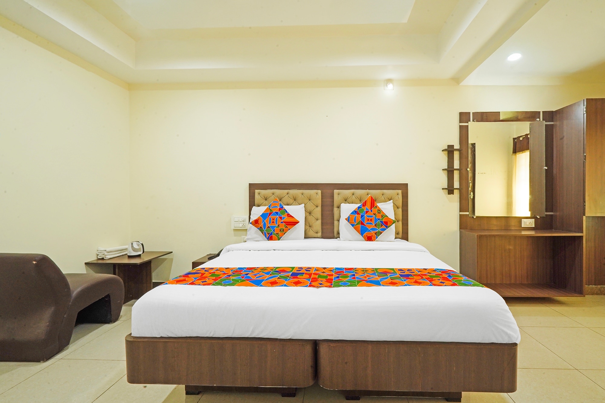 FabHotel New Raadhey Guest Inn - Tap to explore photos