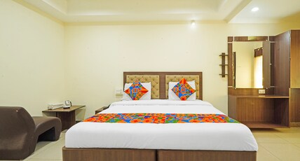 FabHotel New Raadhey Guest Inn Room Type - Deluxe Room