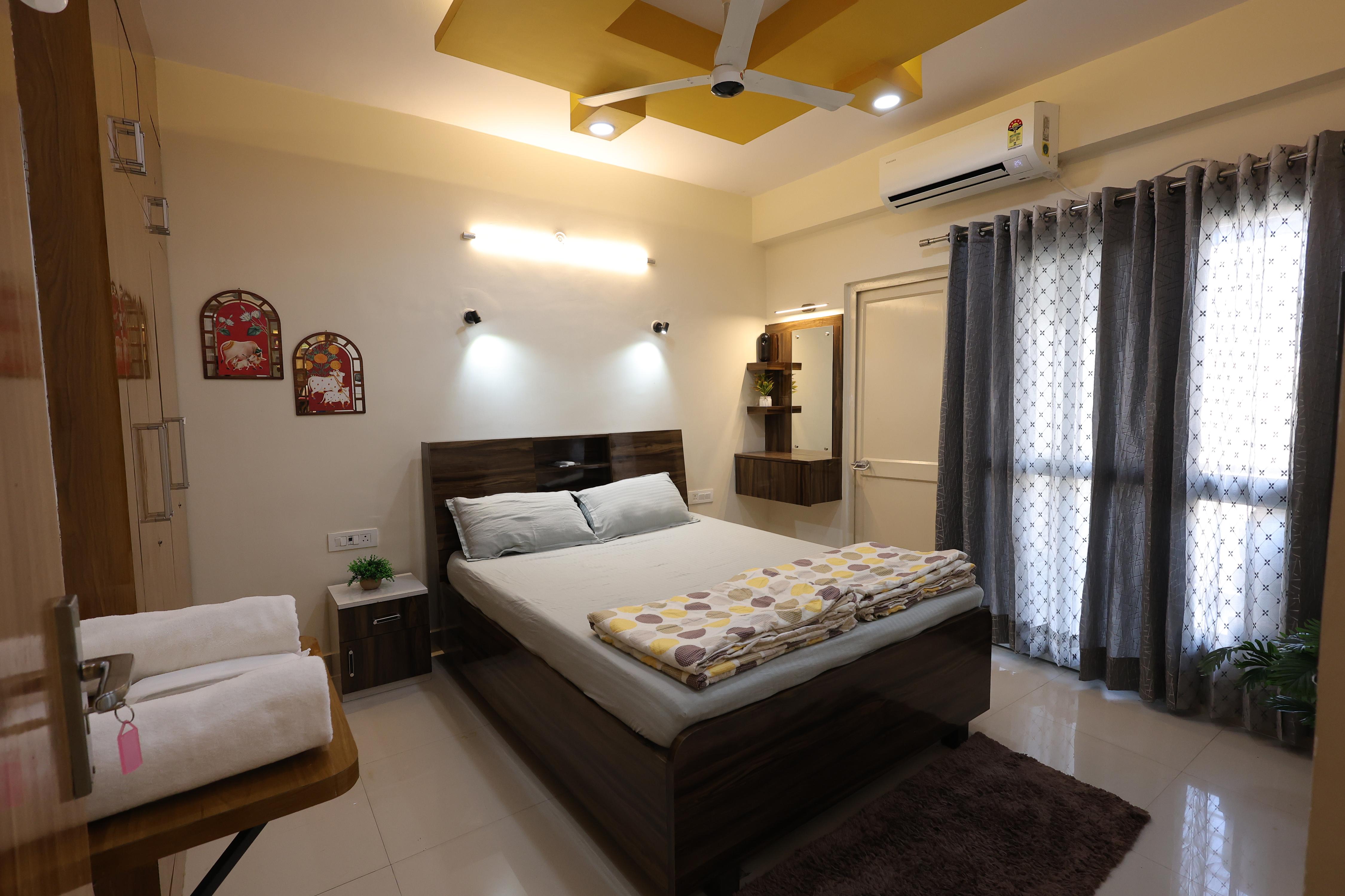 Casa InteliStay | Luxe 2BHK | Medanta & Lulu - Tap to explore photos