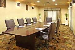 Holiday Inn Express & Suites MARSHALL 