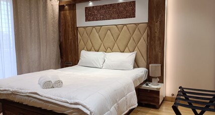 Roy Bari Shared Apartment by Satya Stays Room Type - Samudra- Luxurious Sea View Family Room