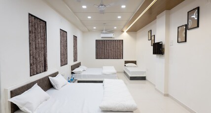 Hotel Ayodhya virpur Room Type - Super Deluxe Family Room