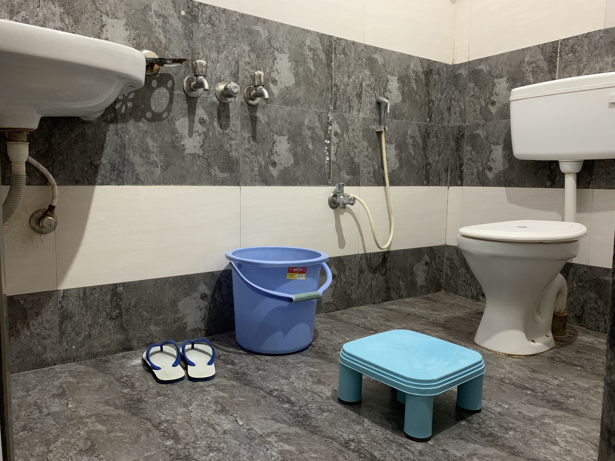 HOTEL AL-MOIN RESIDENCY(45 MTRS FROM DARGAH) - Tap to explore photos