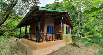 Camp Hornbill Room Type - Yuhina (Unique Mud Cottage) - River View