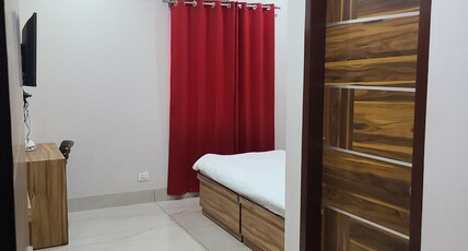 HOTEL PINNACLE Room Type - DELUXE ROOM