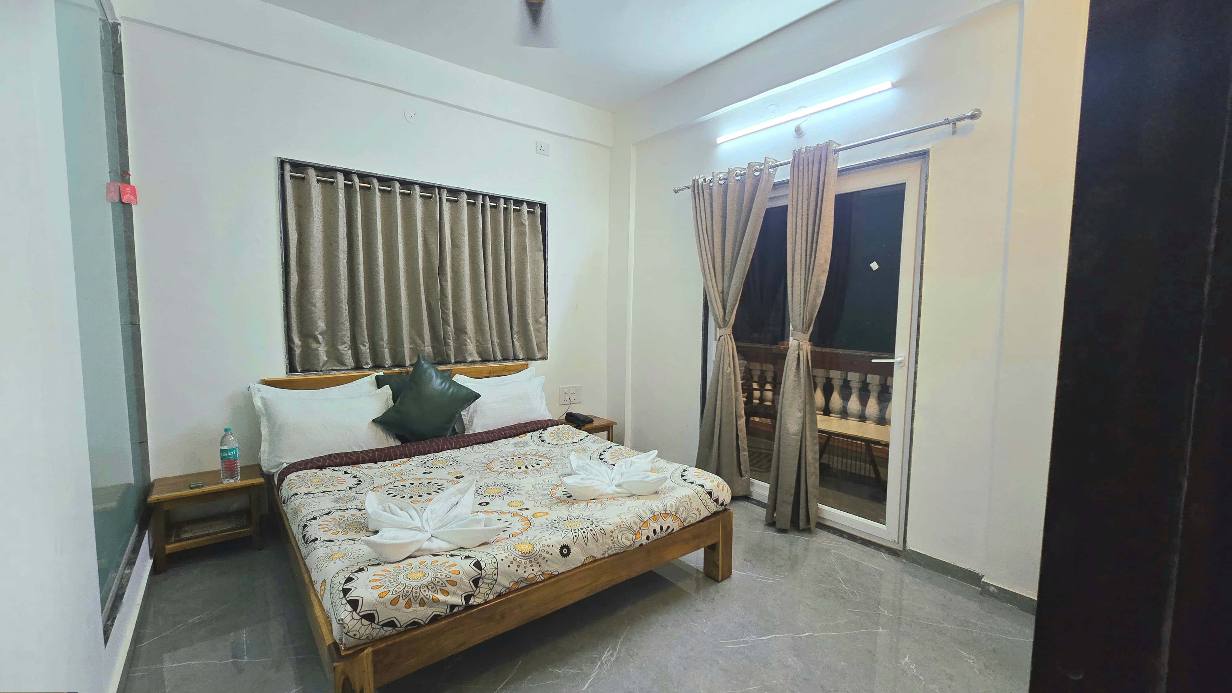 Hotel Rajmahal Palace - Bhimashankar - Tap to explore photos