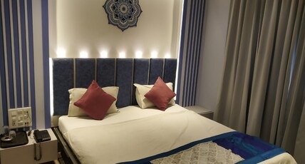 Hotel Dimple Room Type - Deluxe Room