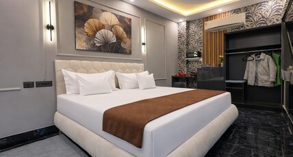 ACESTAYZ Gautam Nagar Room Type - Signature Room Near Green Park Delhi