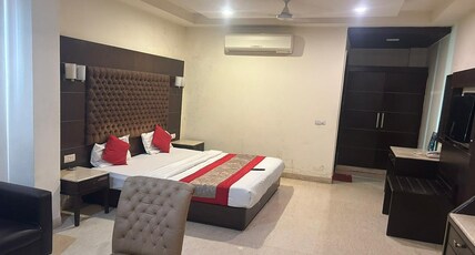 Metropolis Guest House Room Type - Super Deluxe Room