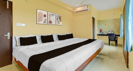 Hotel O AIIMS Bhubaneshwar Formerly Madhusudan Palace Room Type - Deluxe with Twin Bed Hotel O AIIMS Bhubaneshwar Formerly Madhusudan Palace Room Type - Deluxe with Twin Bed