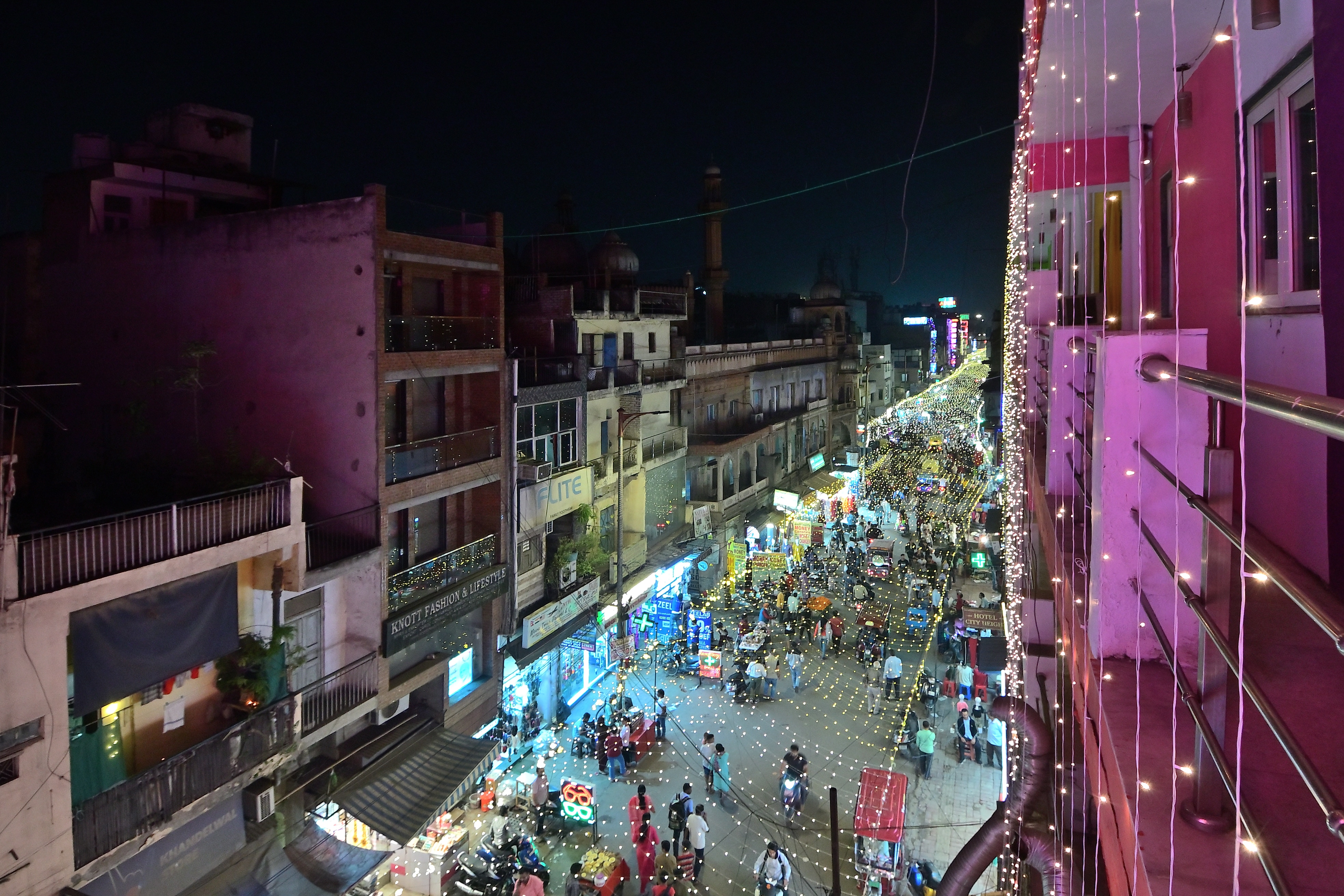 Hari Piorko Inn @ Paharganj - Tap to explore photos