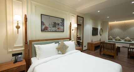 Akhyana Hotel Near Unitech Cyber Park Room Type - Akhyana Suite
