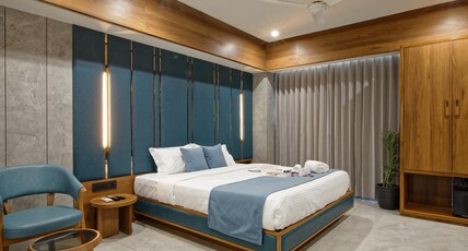 Hotel Plenteous Inn Room Type - Superior King Room