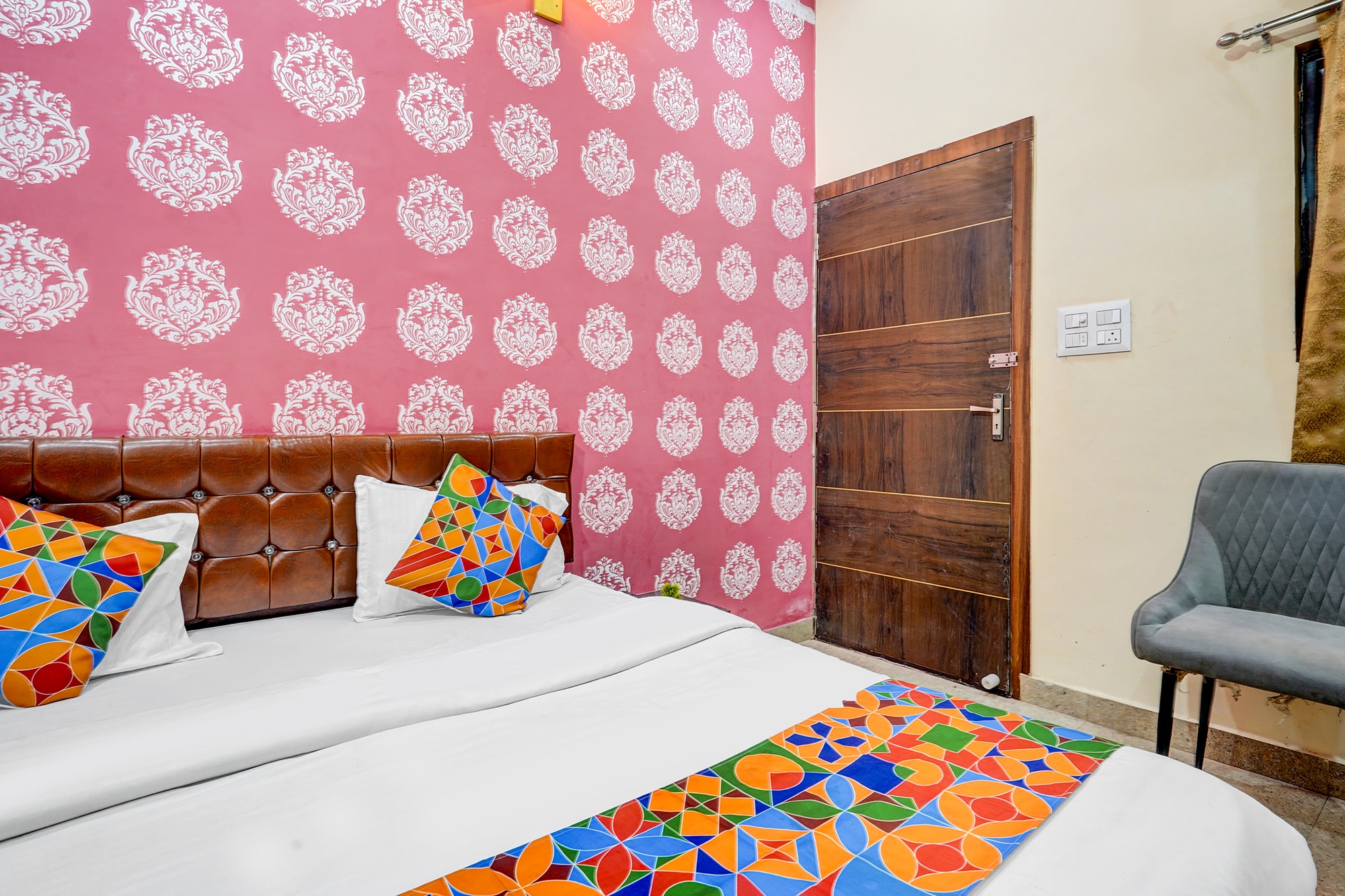 FabHotel Chandra Dreams - 600m from Banaras Railway Station - Tap to explore photos
