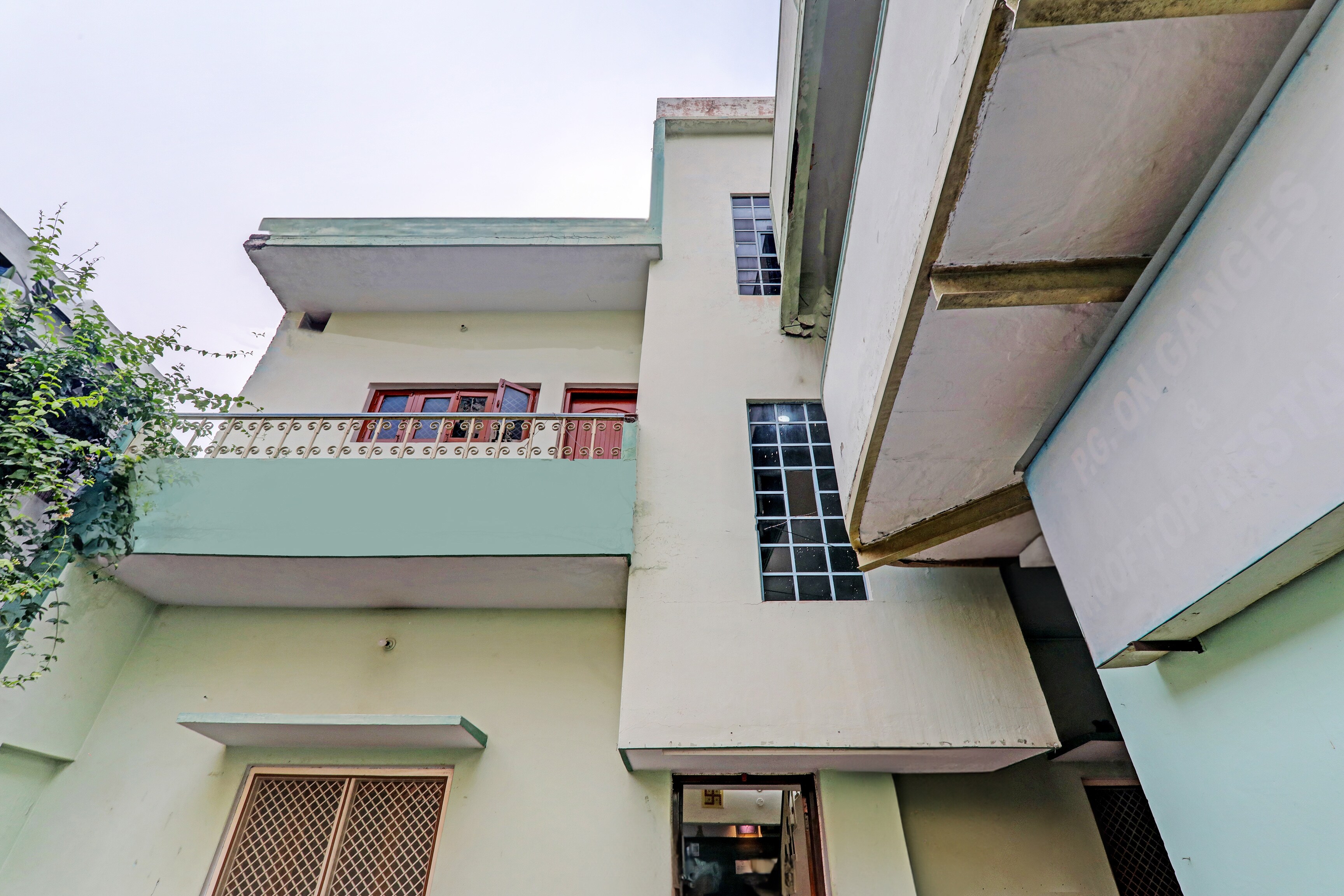 Hotel O PG ON GANGES - Tap to explore photos