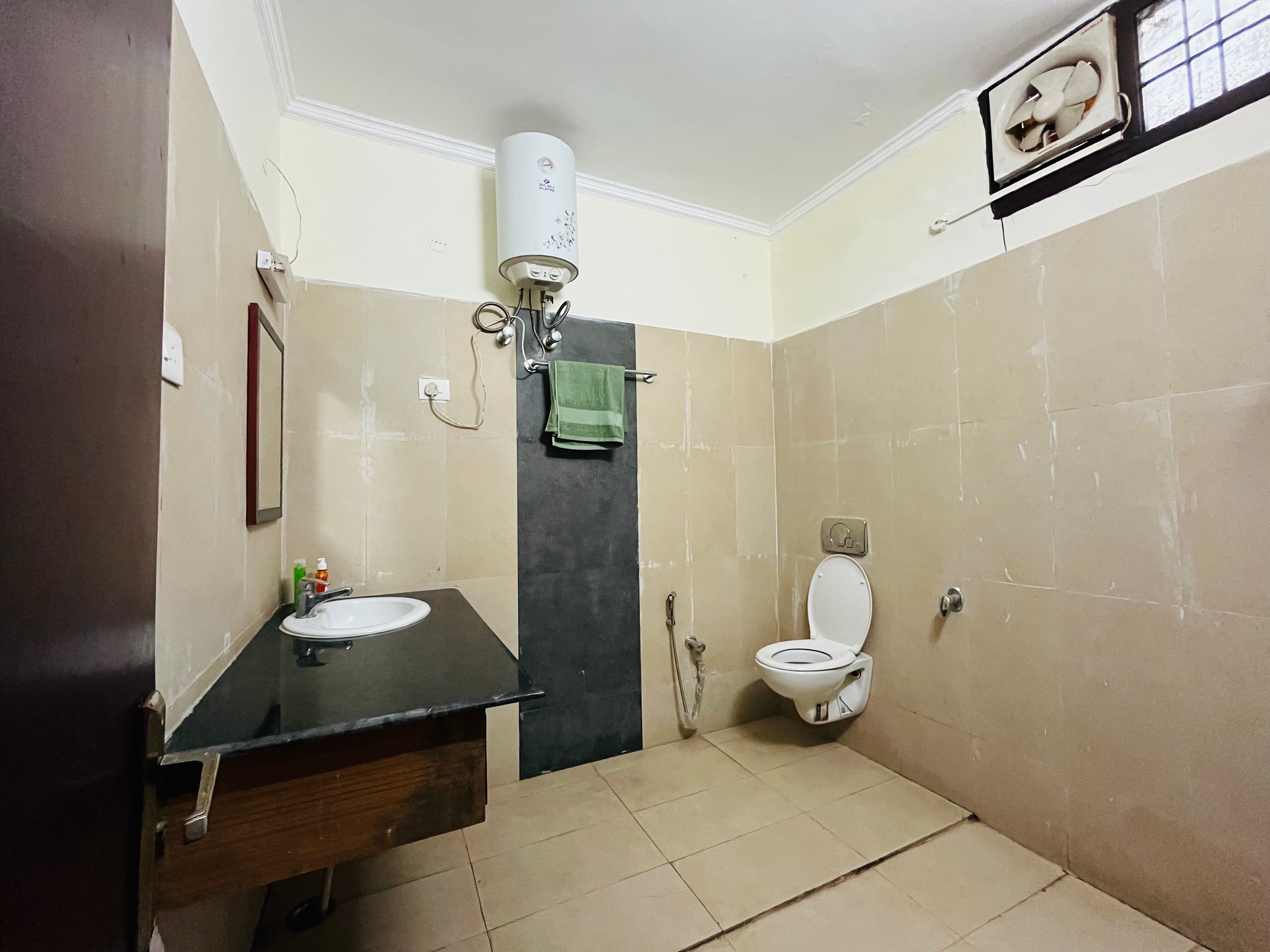 Sunlit Stays   Pinecraft - Tap to explore photos