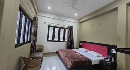 Shri Narayan Residency Room Type - Semi Deluxe Room
