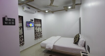 Anant Residency Room Type - Deluxe AC Room
