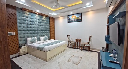 HOTEL RAJMAHAL SUITS Room Type - Luxury room with Balcony