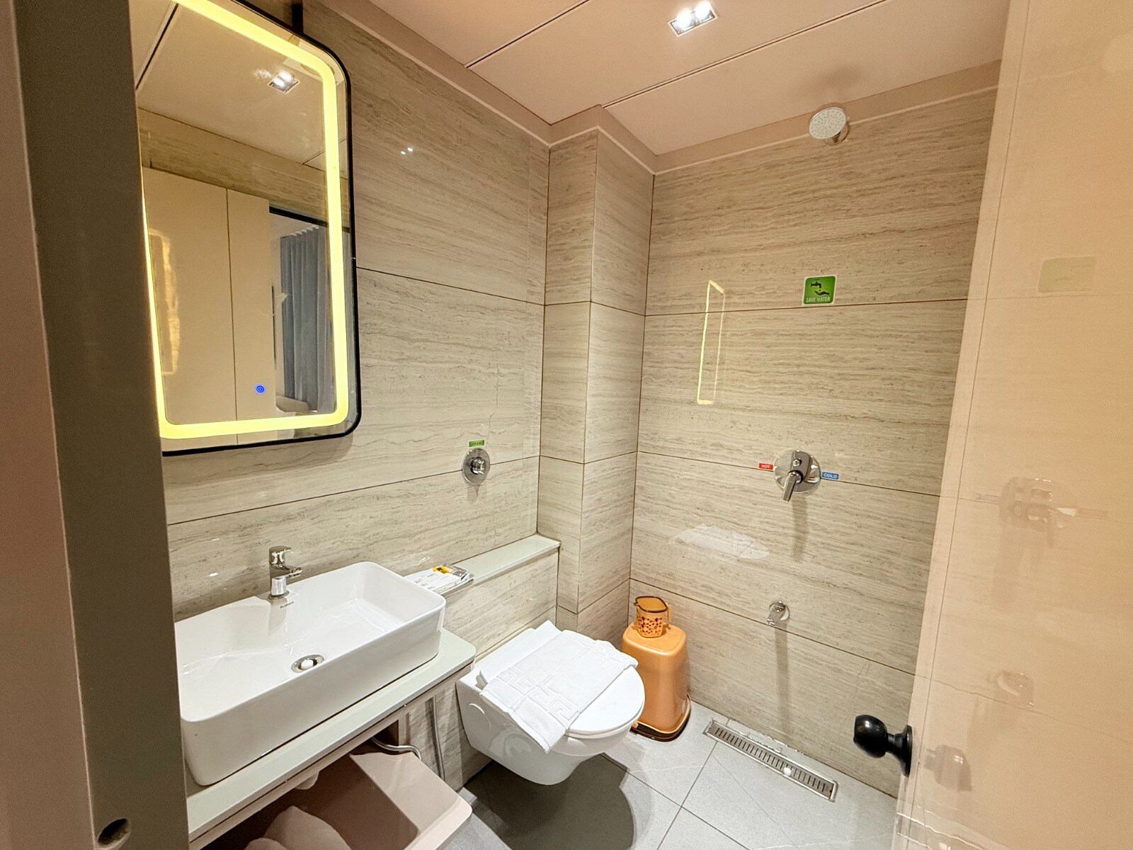 HOTEL FUN REGENCY - Tap to explore photos