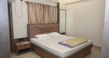 MANYAVAR GUEST HOUSE Room Type - Super Deluxe Room - AC