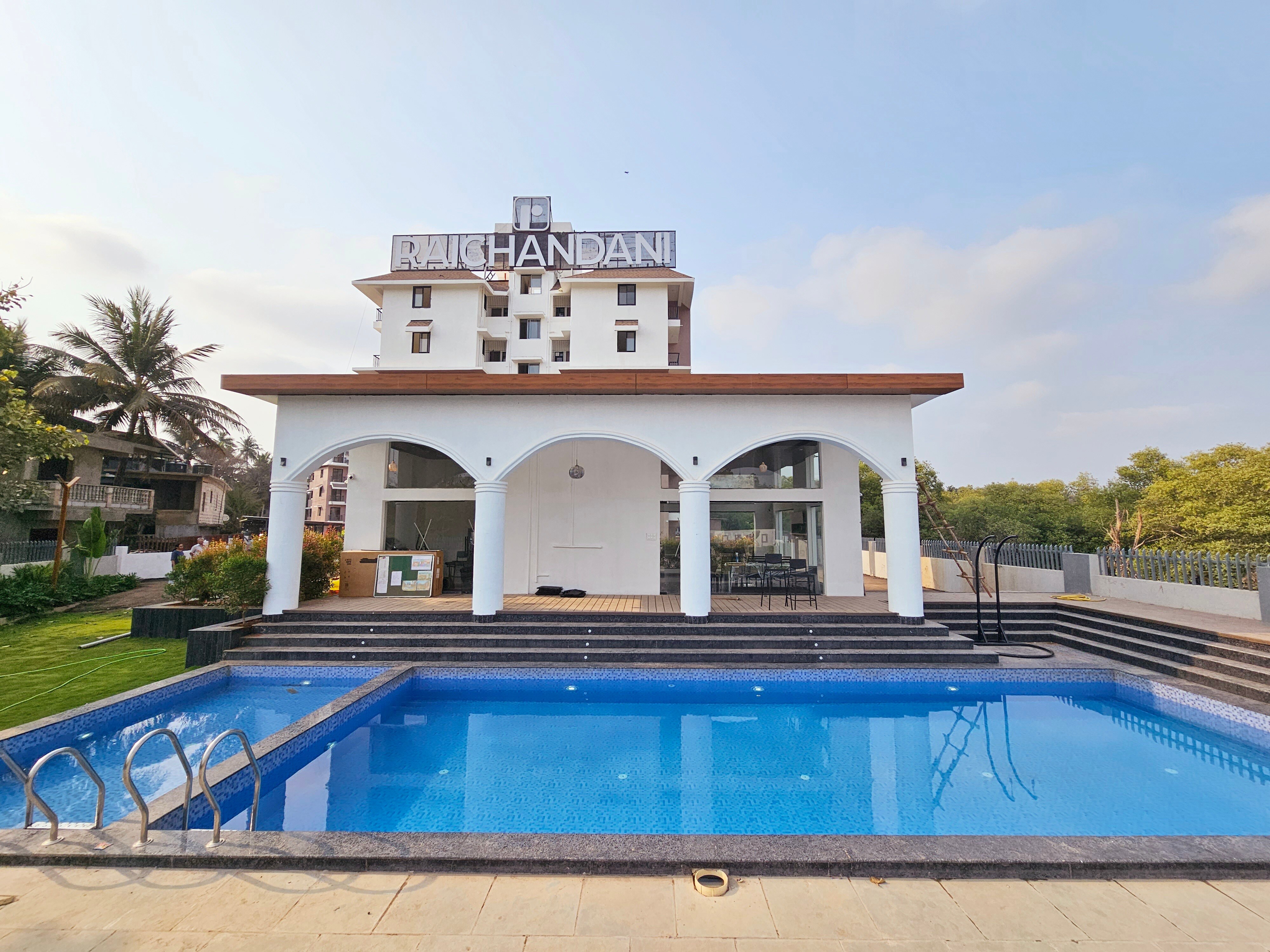 Botanica B203 - Tap to explore photos