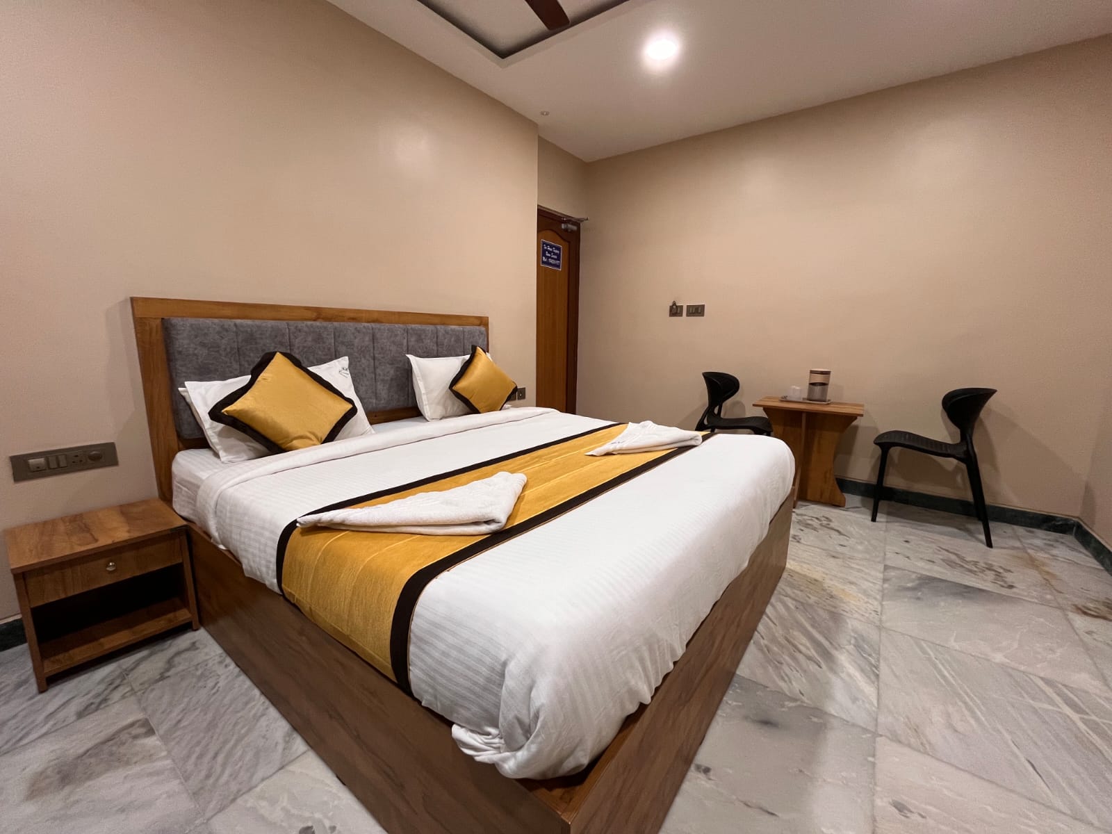 HOTEL VIMAS INTERNATIONAL - Tap to explore photos